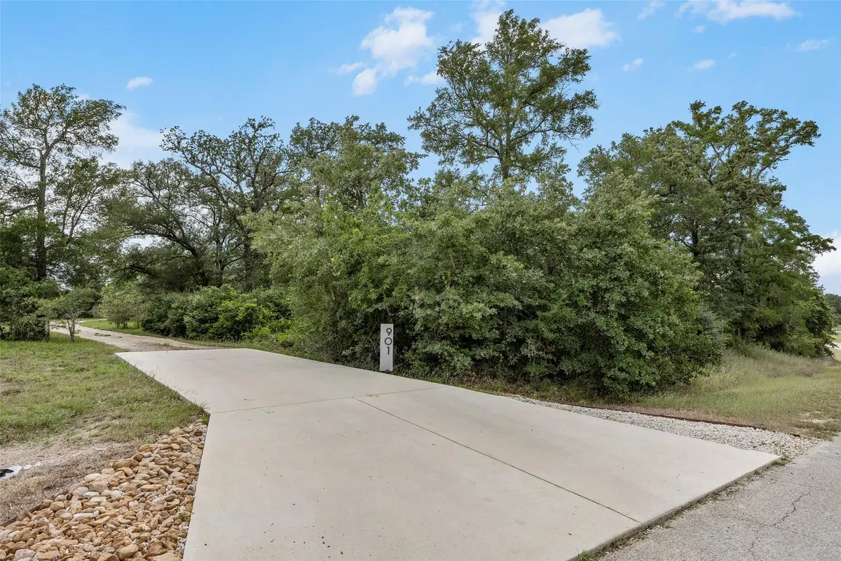 901 Spanish Oaks Blvd Blvd, Lockhart, TX 78644 - #1