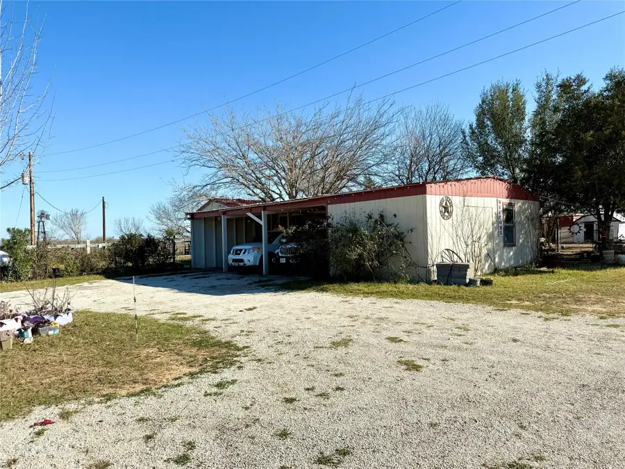 685 Fox Ln, Lockhart, TX 78644 - #2