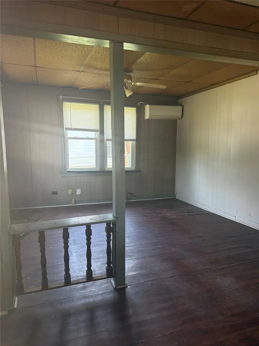 110 E Rio Grande St, Taylor, TX 76574 - #3