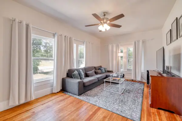 905 Bellview Ave, Round Rock, TX 78681