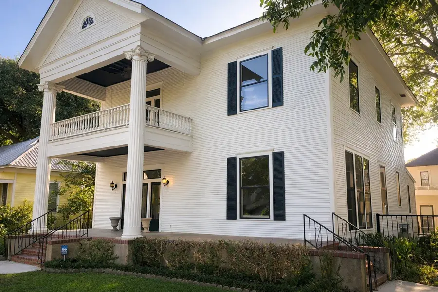 307 Burleson St, Smithville, TX 78957 - #2