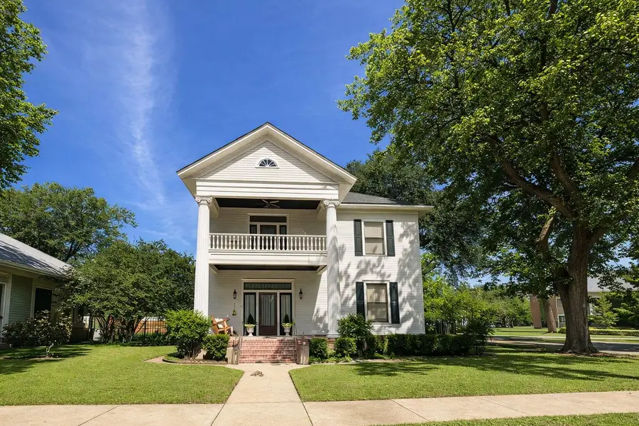 307 Burleson St, Smithville, TX 78957 - #3