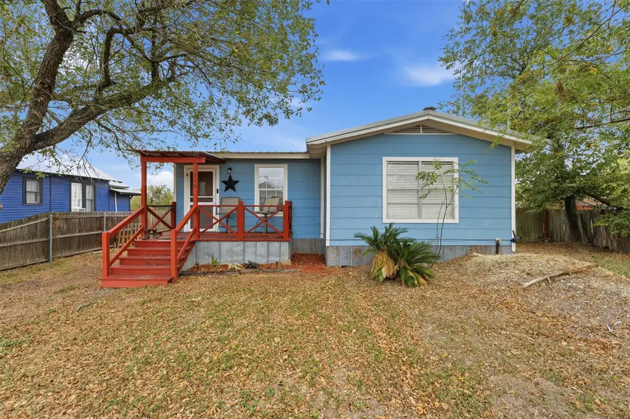 1926 Dreyer Ln, Gonzales, TX 78629 - #3