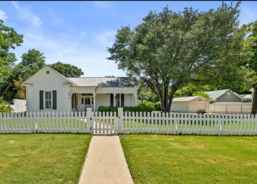 410 E Schubert St, Fredericksburg, TX 78624 - #1