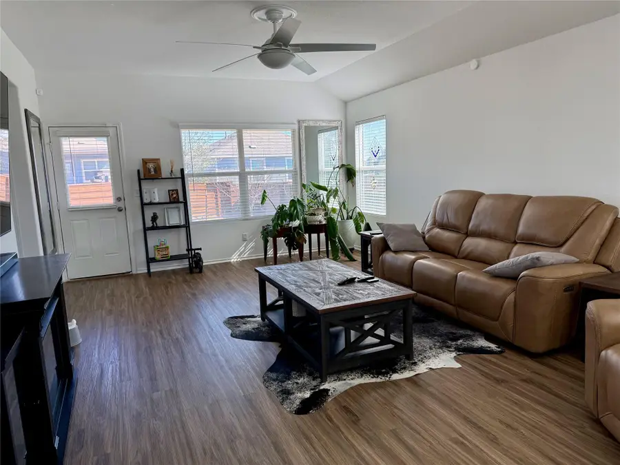 391 Barcelona, Kyle, TX 78640 - Image #2