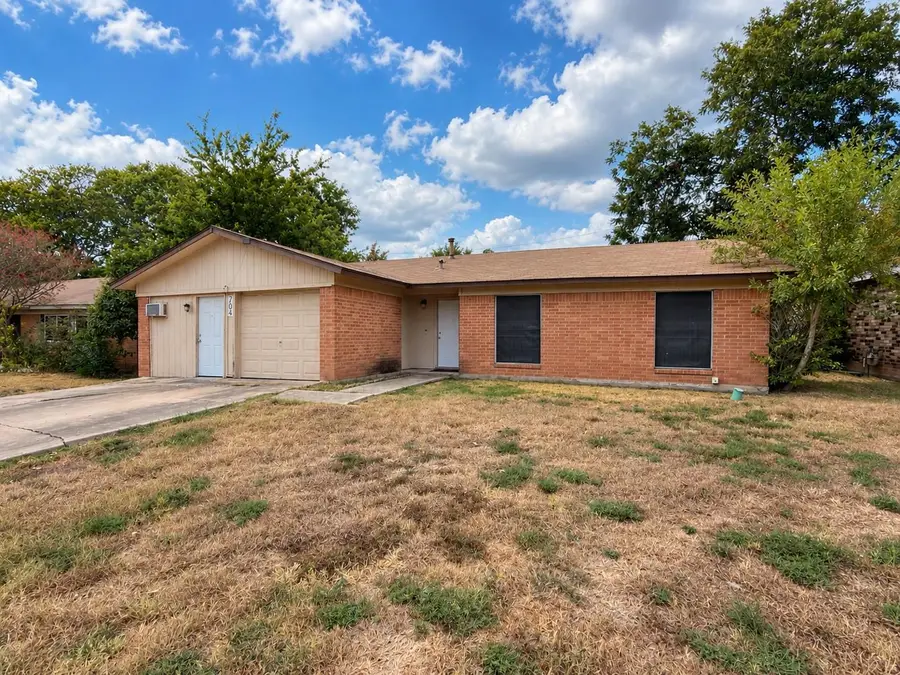 704 Drake Ln, Taylor, TX 76574 - #2