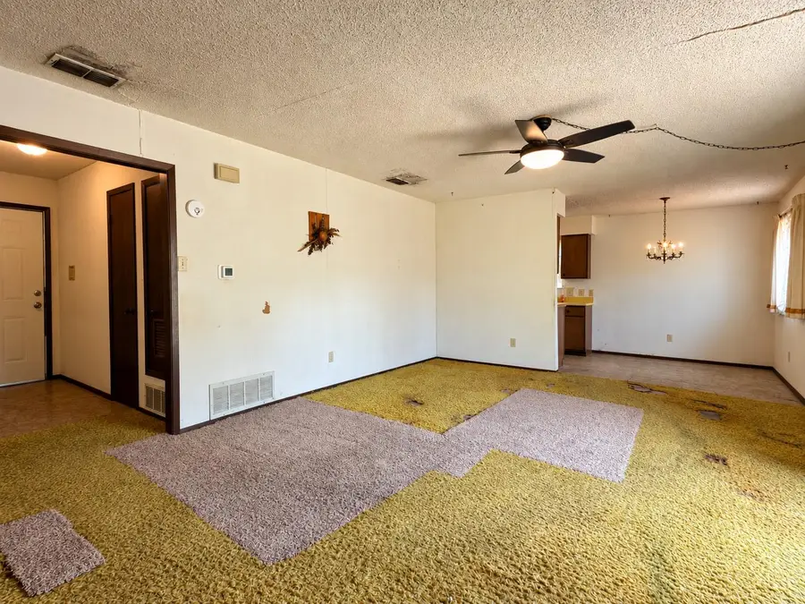 704 Drake Ln, Taylor, TX 76574 - #3