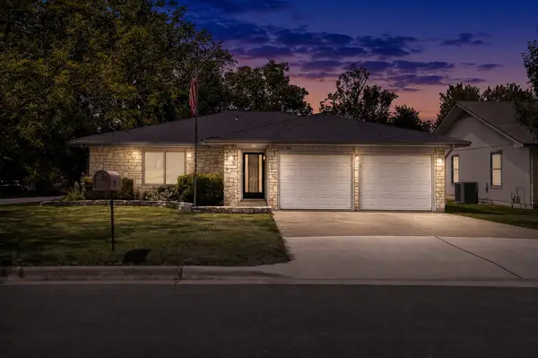 1106 Nottingham Hill Rd, Round Rock, TX 78664