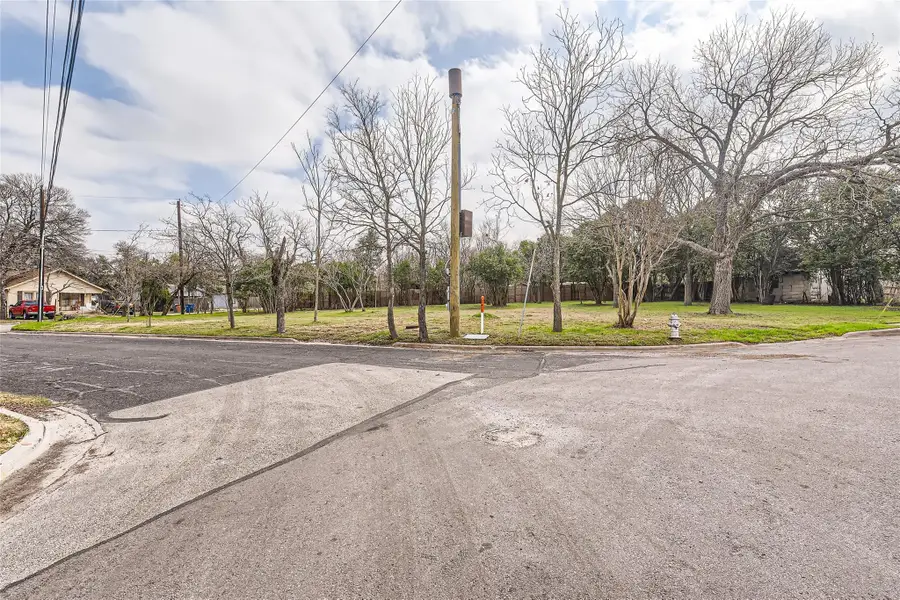401 Oak Plz, Austin, TX 78753 - #3