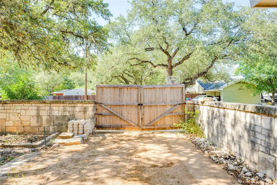 617 Dale Dr, San Marcos, TX 78666 - #2