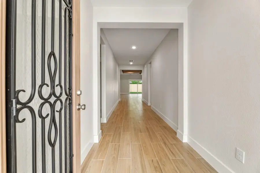 1412 Kent St, Taylor, TX 76574 - #3