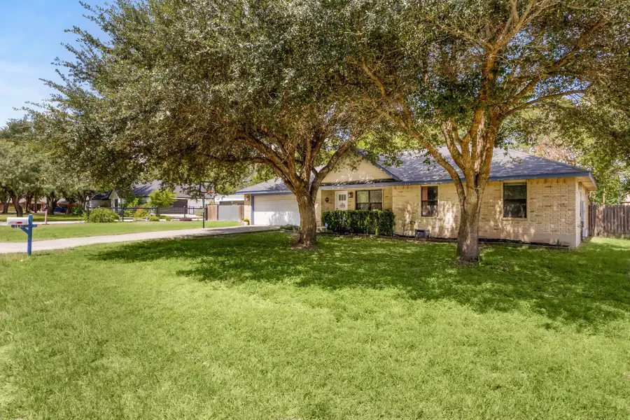 195 Lakeside Dr, Seguin, TX 78155 - Image #3