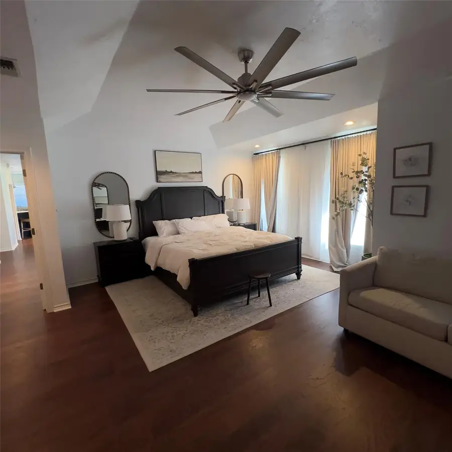 310 E 10th St, Elgin, TX 78621 - #2