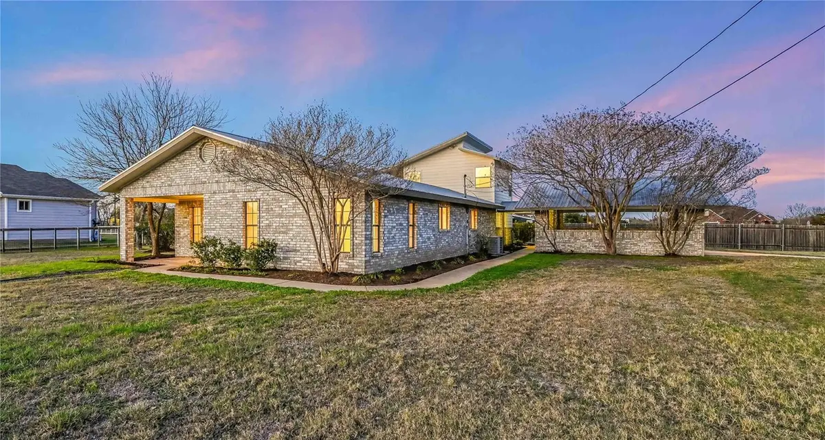 122 Forest Lake Dr, Del Valle, TX 78617 - #1