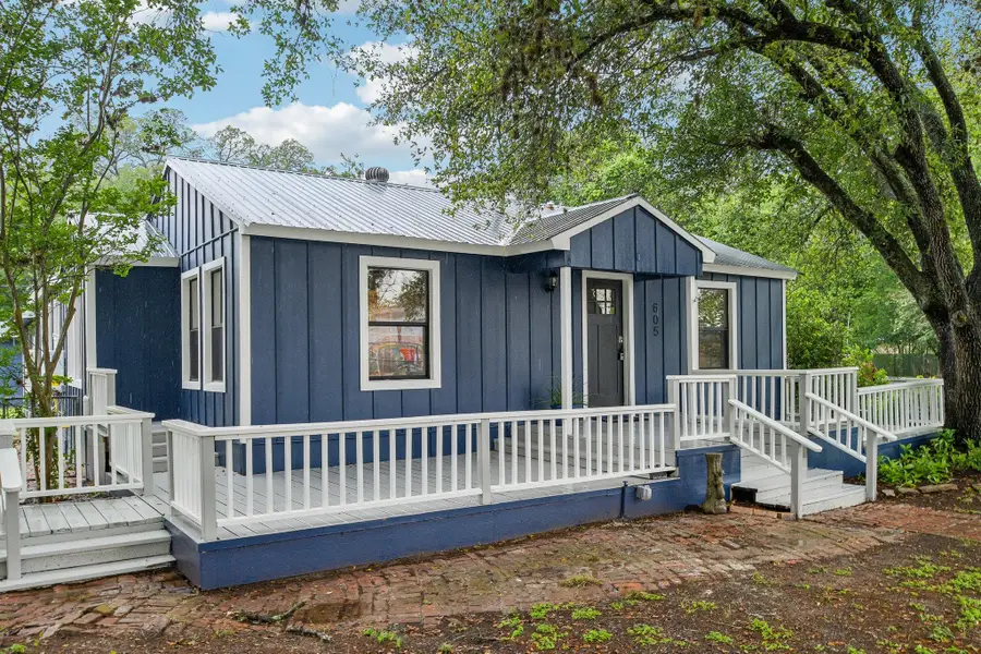 605 Bishop St, Smithville, TX 78957 - #2