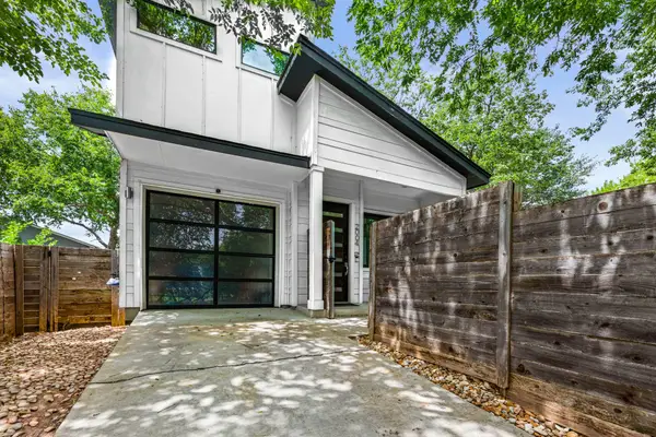 2004 E 10th St #2, Austin, TX 78702