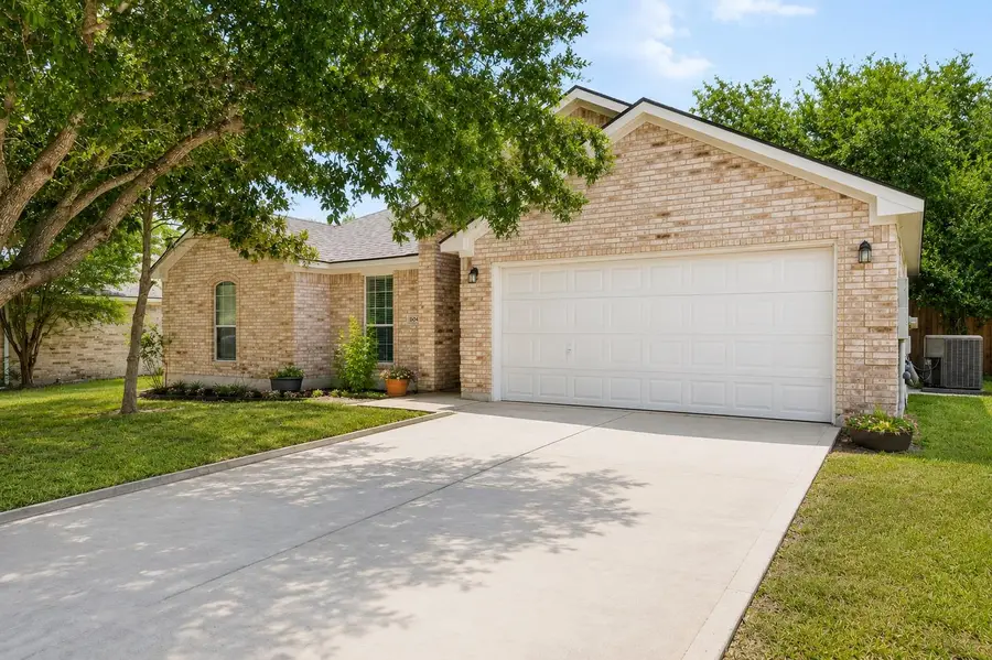 1604 Prickly Pear St, Lockhart, TX 78644 - #3