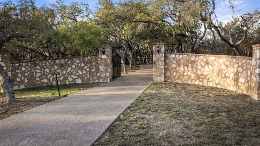 999 Enchanted Oaks Dr, Driftwood, TX 78619 - #3