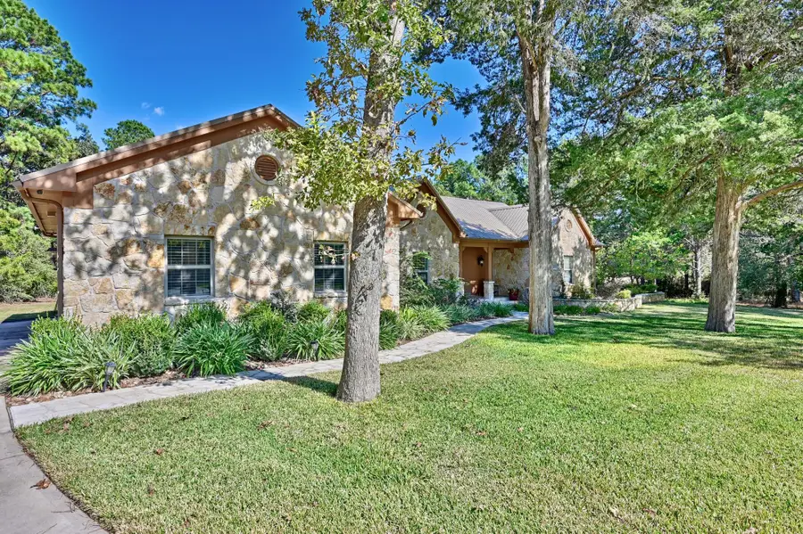 404 Saint Andrews Dr, New Ulm, TX 78950 - Image #2