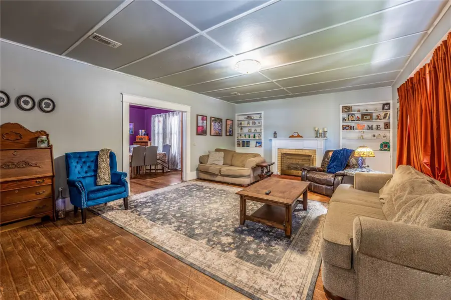 406 N Main St, La Grange, TX 78945 - #2