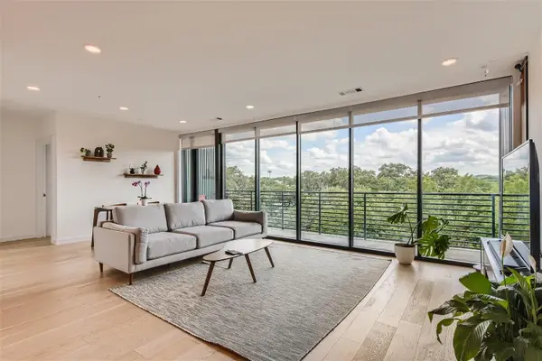 900 S 1st St #421, Austin, TX 78704