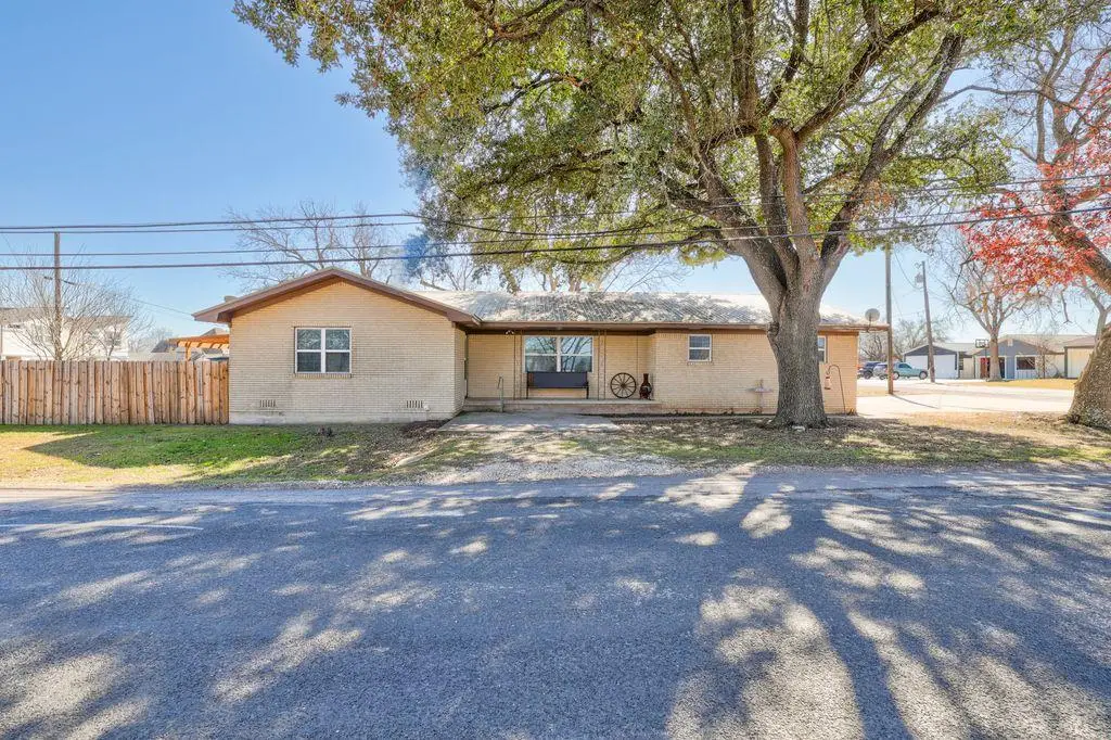 309 W Avenue H Ave, Jarrell, TX 76537 - Image #1