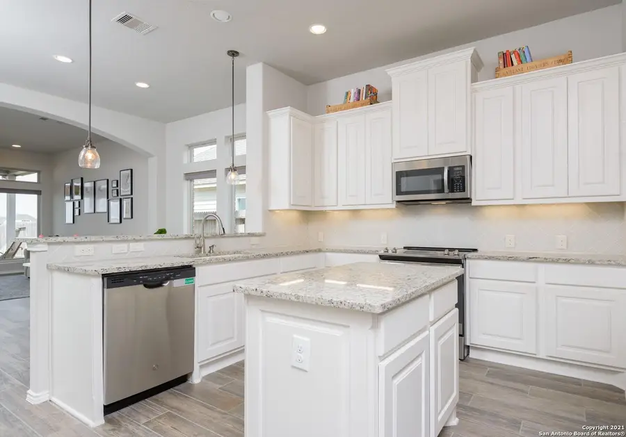 2032 Glen Hollow Holw, Seguin, TX 78155 - Image #2