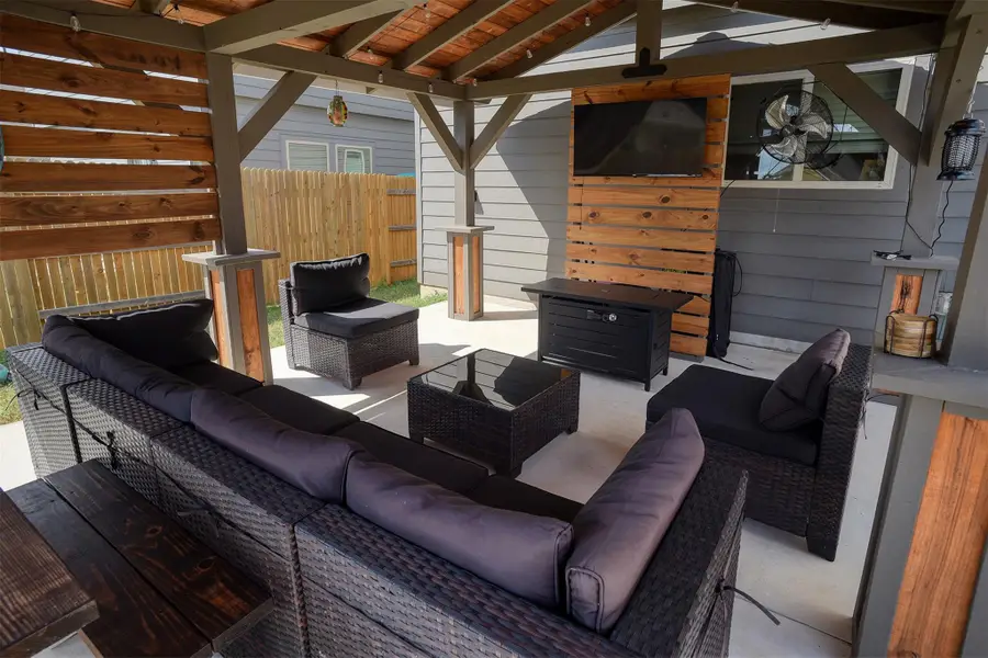 205 Driftwood Ln, Bastrop, TX 78602 - #2