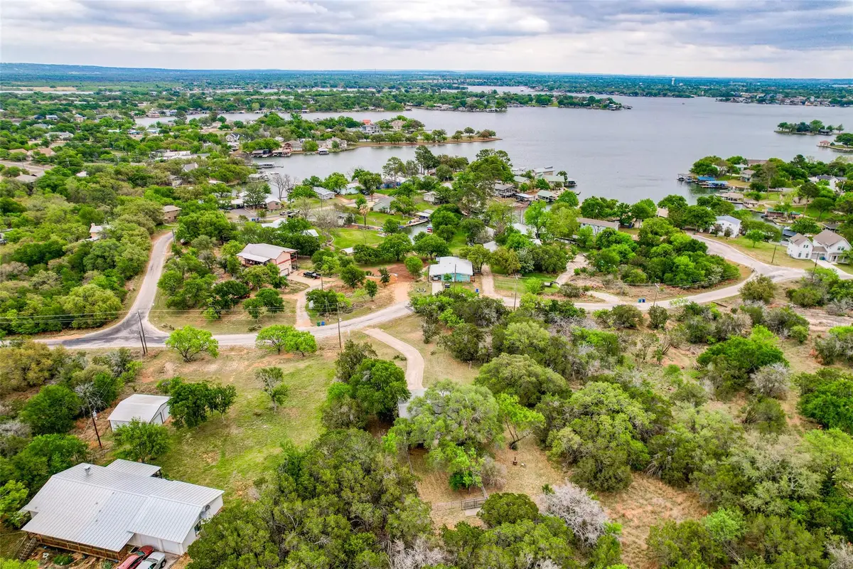 204 W Lakeshore Dr, Llano, TX 78643 - #1