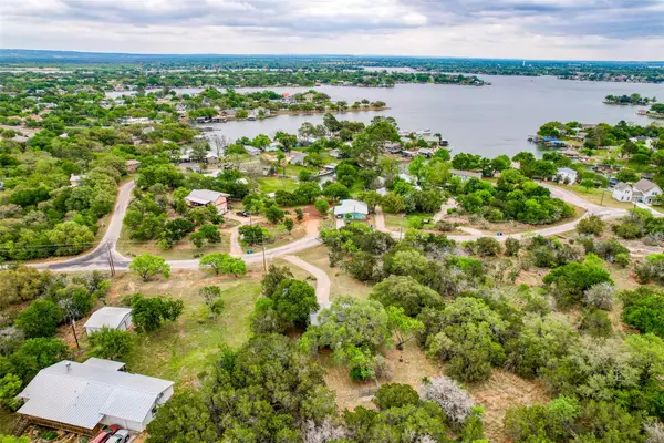 204 W Lakeshore Dr, Llano, TX 78643