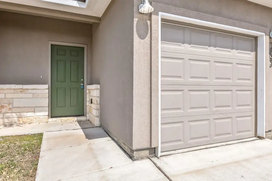 203 Peruna Dr, Marble Falls, TX 78654 - Image #2