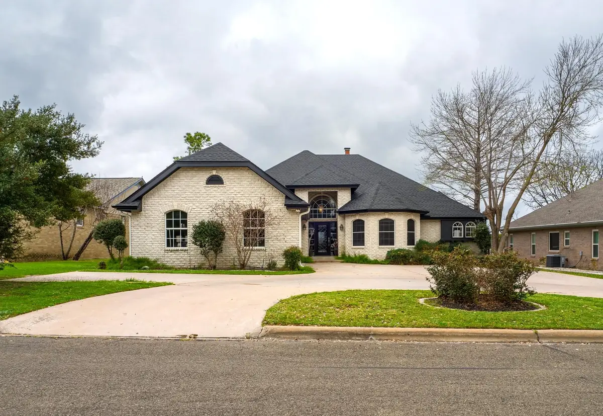 415 Saint Andrews St, Meadowlakes, TX 78654 - #1