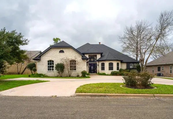 415 Saint Andrews St, Meadowlakes, TX 78654