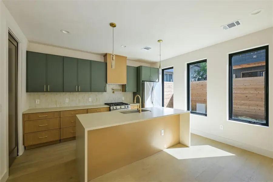 1606 Cedar Ave #B, Austin, TX 78702 - #3