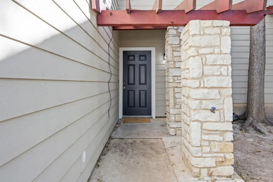 512 Eberhart Ln #1402, Austin, TX 78745 - Image #2