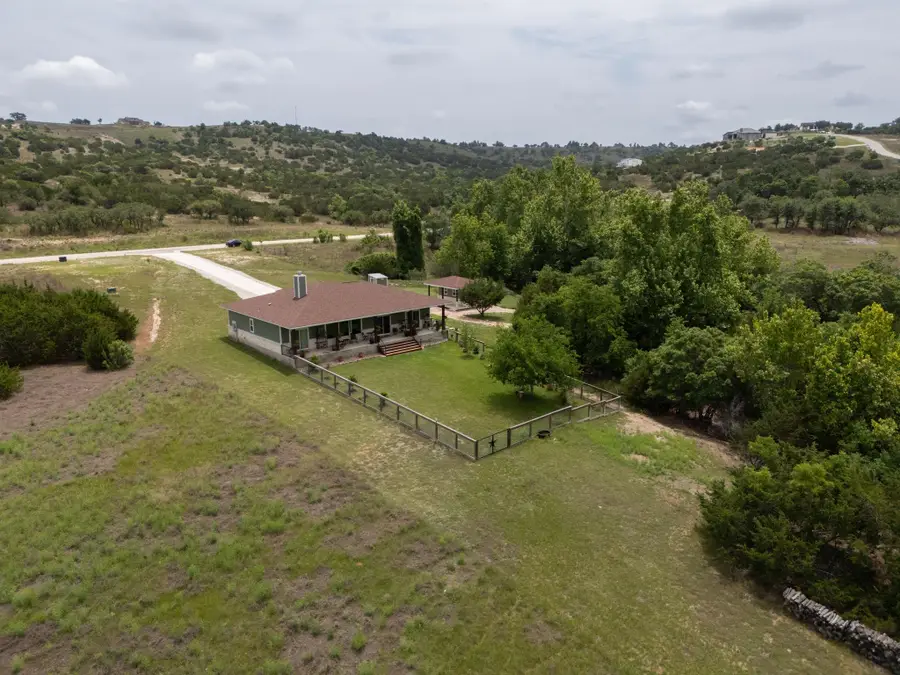 202 Falling Oak Dr, Blanco, TX 78606 - #2