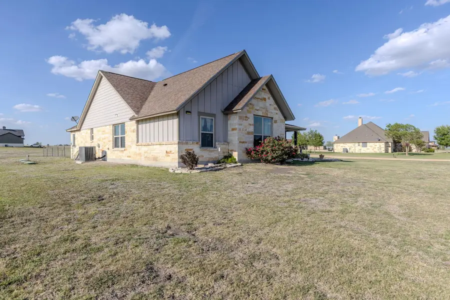 4846 County Road 327, Granger, TX 76530 - #2