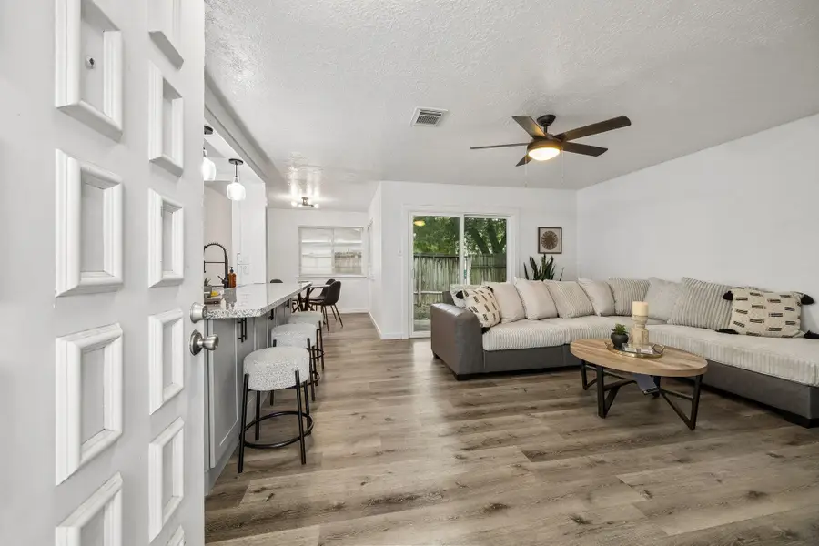 10826 Lynbrook Dr Dr, Houston, TX 77042 - #2