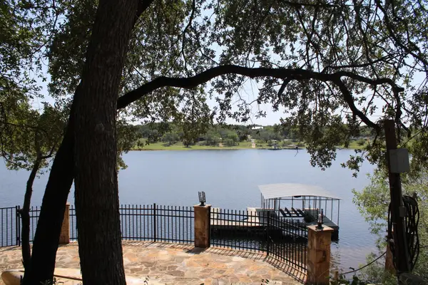 25421 Pedernales Point Dr, Spicewood, TX 78669