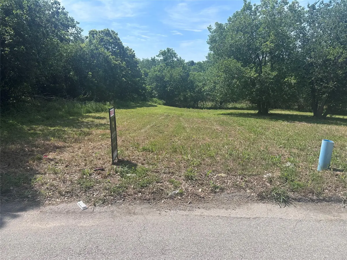 501 W Rio Grande St, Taylor, TX 76574 - #1