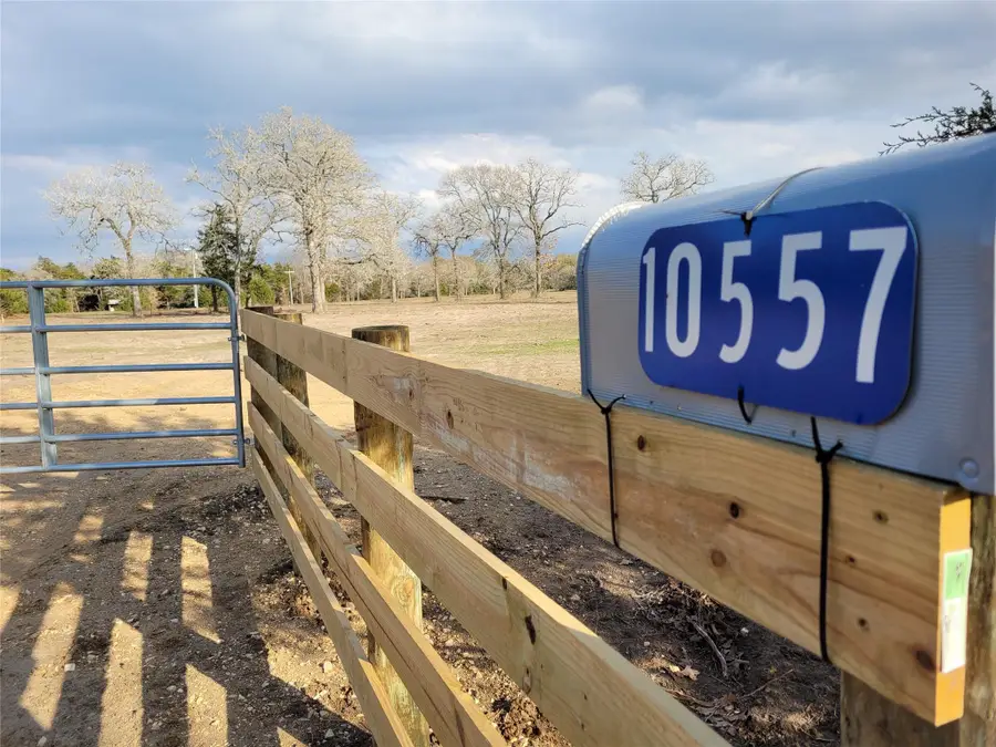 10557 Roy Rd, Flatonia, TX 78941 - #2
