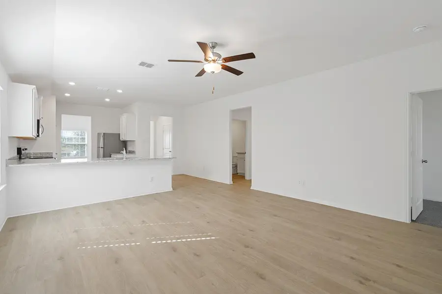 136 Paria Ct, Jarrell, TX 76537 - Image #2