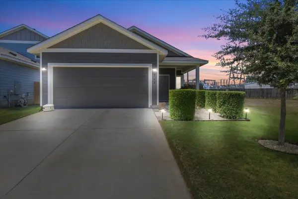 242 Trailside Ln, Bastrop, TX 78602