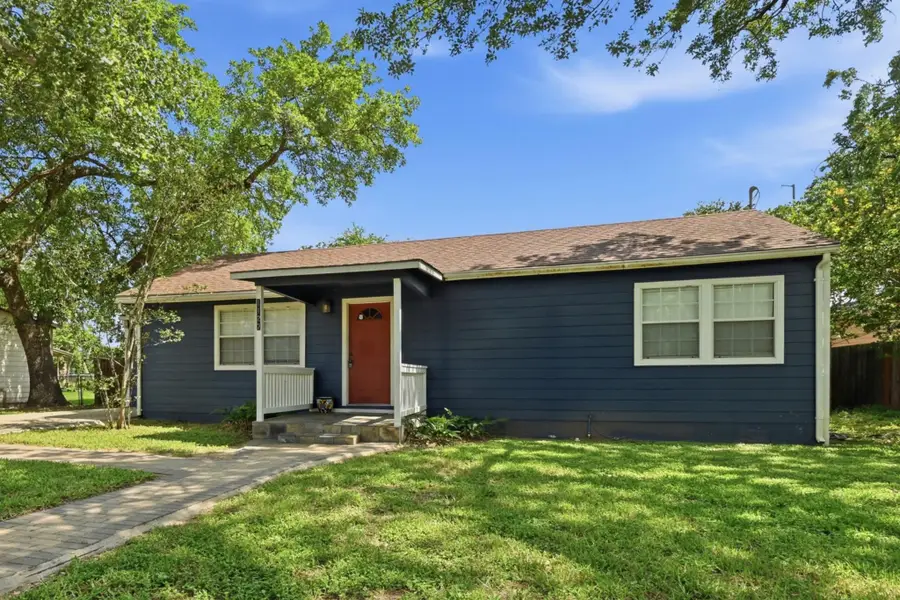 1127 Parr St, Luling, TX 78648 - #2