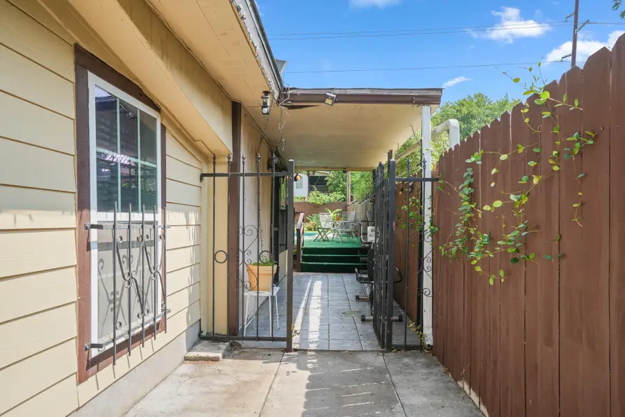 1908 Holly St, Austin, TX 78702 - #2