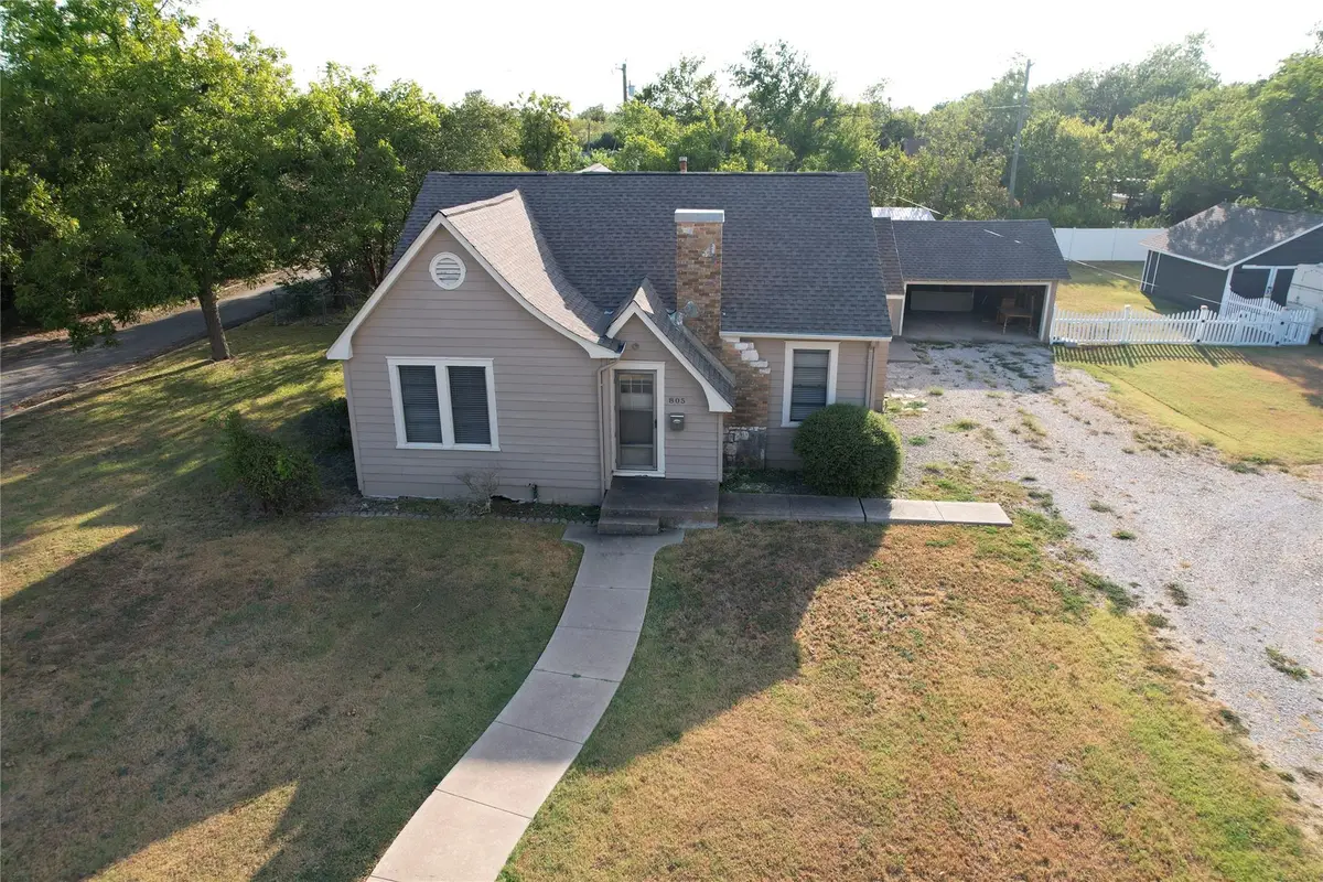 805 Howard St, Taylor, TX 76574 - #1