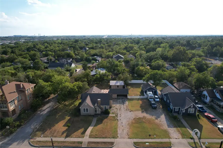 805 Howard St, Taylor, TX 76574 - #3