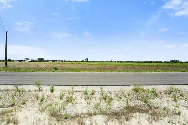 1287 Saddleback Dr, Bellville, TX 77418