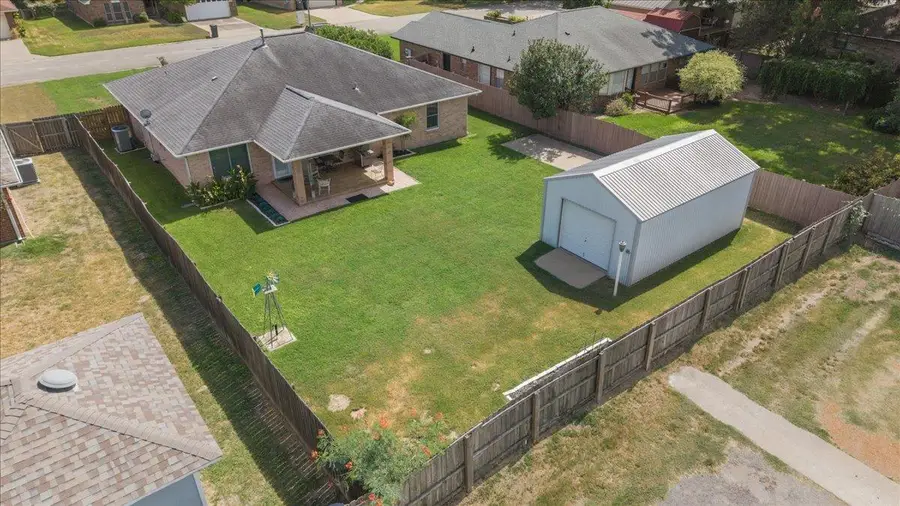 805 Craddock Ct, Smithville, TX 78957 - #2