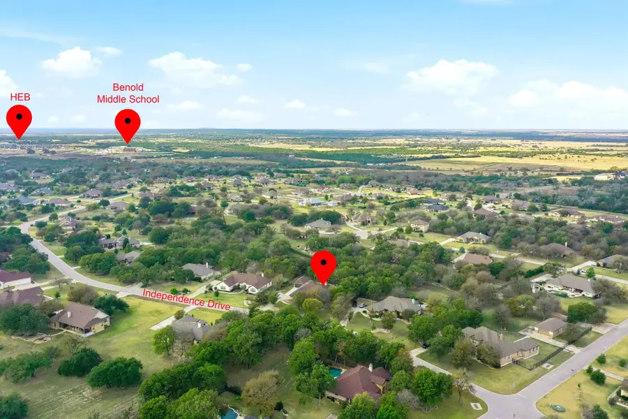 208 Independence Dr, Georgetown, TX 78633 - Image #2